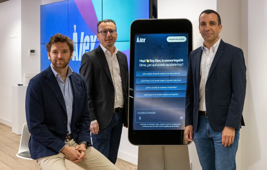 alex-primer-asistentte-legal-articulo